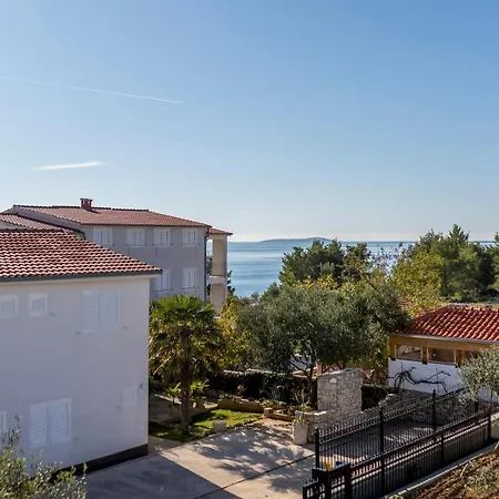 Sa Terasom 250m Od Plaze,parking,wi Fi,rostilj Appartement Trogir