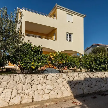 Sa Terasom 250m Od Plaze,parking,wi Fi,rostilj Appartement