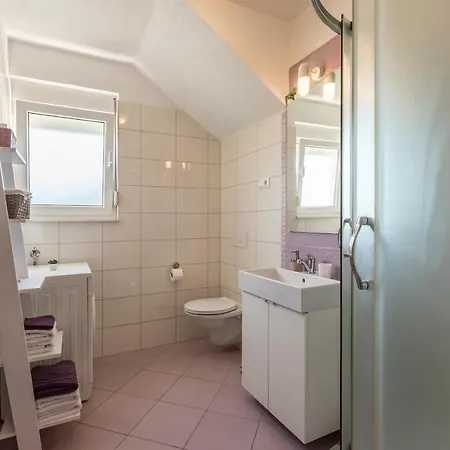 Sa Terasom 250m Od Plaze,parking,wi Fi,rostilj Appartement