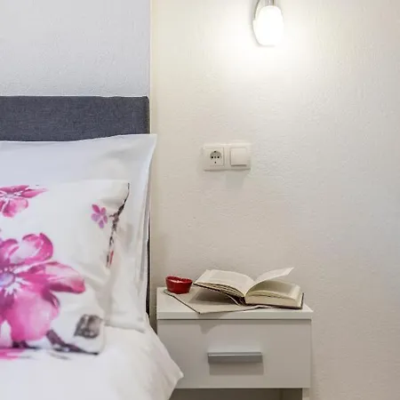 Sa Terasom 250m Od Plaze,parking,wi Fi,rostilj