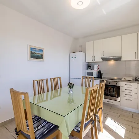 Sa Terasom 250m Od Plaze,parking,wi Fi,rostilj Apartament *