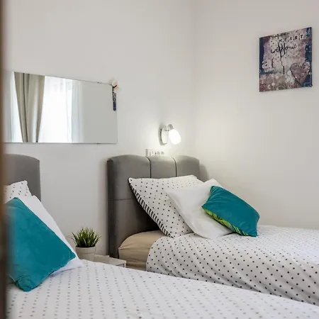 Sa Terasom 250m Od Plaze,parking,wi Fi,rostilj *