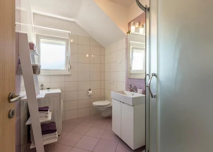 Sa Terasom 250m Od Plaze,parking,wi Fi,rostilj Apartament