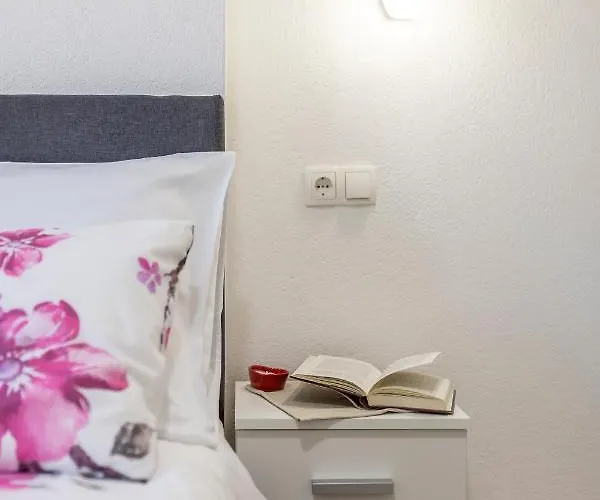 Sa Terasom 250m Od Plaze,parking,wi Fi,rostilj