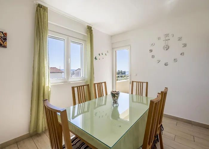 Apartament Sa Terasom 250m Od Plaze,parking,wi Fi,rostilj *