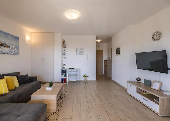Sa Terasom 250m Od Plaze,parking,wi Fi,rostilj Apartament Trogir