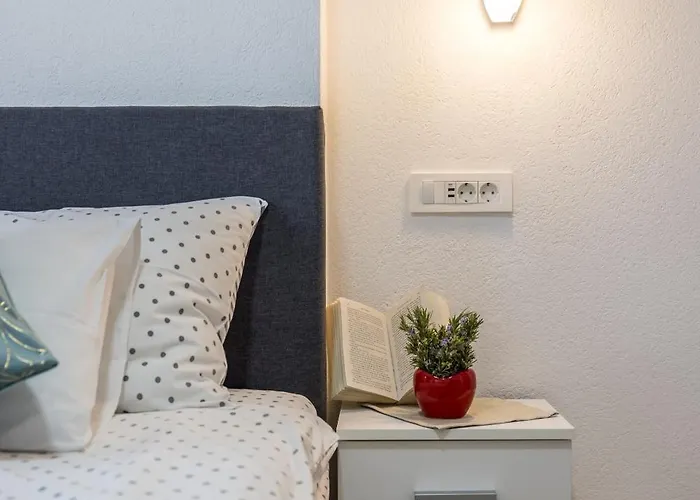 Sa Terasom 250m Od Plaze,parking,wi Fi,rostilj Apartament