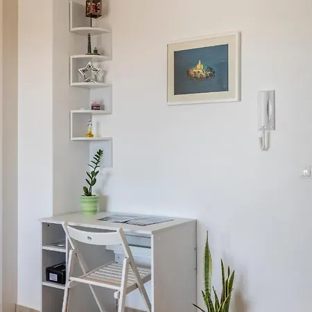 Sa Terasom 250m Od Plaze,parking,wi Fi,rostilj Apartman Trogir