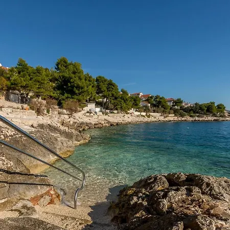 Sa Terasom 250m Od Plaze,parking,wi Fi,rostilj *