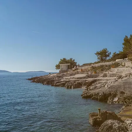 Sa Terasom 250m Od Plaze,parking,wi Fi,rostilj *