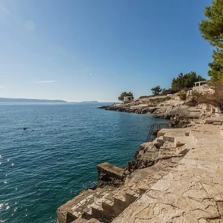 Sa Terasom 250m Od Plaze,parking,wi Fi,rostilj *