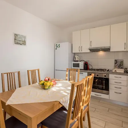 Sa Terasom 250m Od Plaze,parking,wi Fi,rostilj Appartement Trogir
