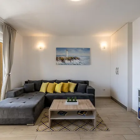 Sa Terasom 250m Od Plaze,parking,wi Fi,rostilj