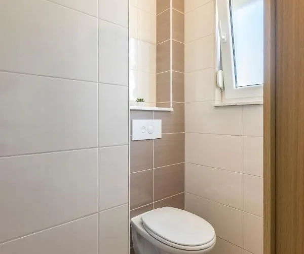 Sa Terasom 250m Od Plaze,parking,wi Fi,rostilj Διαμέρισμα *