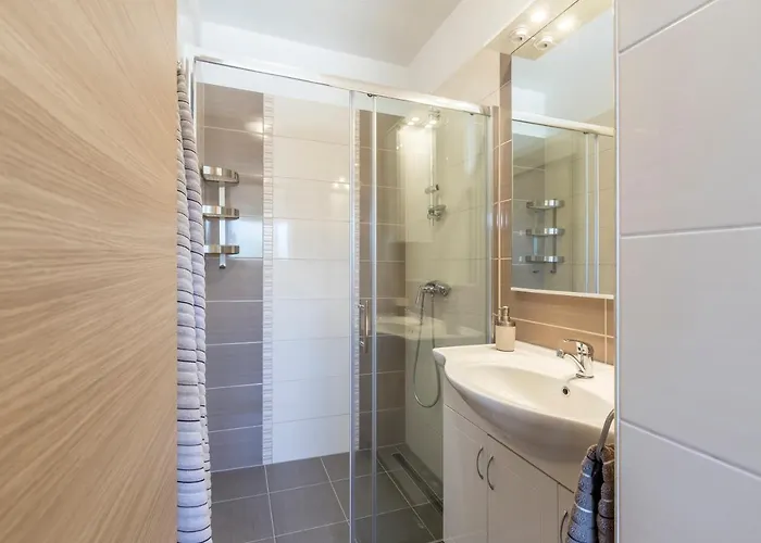 Sa Terasom 250m Od Plaze,parking,wi Fi,rostilj * טרוגיר