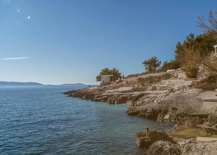 Sa Terasom 250m Od Plaze,parking,wi Fi,rostilj *