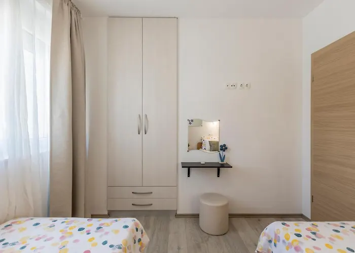 Sa Terasom 250m Od Plaze,parking,wi Fi,rostilj *