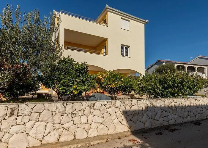 Sa Terasom 250m Od Plaze,parking,wi Fi,rostilj Διαμέρισμα