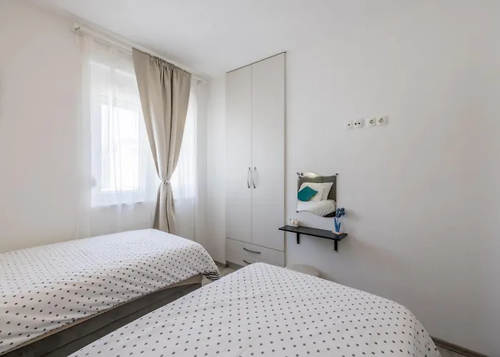 Sa Terasom 250m Od Plaze,parking,wi Fi,rostilj * טרוגיר