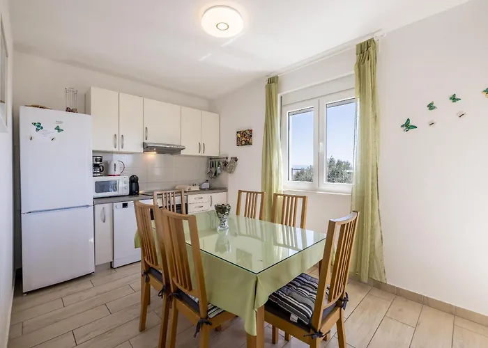 Sa Terasom 250m Od Plaze,parking,wi Fi,rostilj Διαμέρισμα *