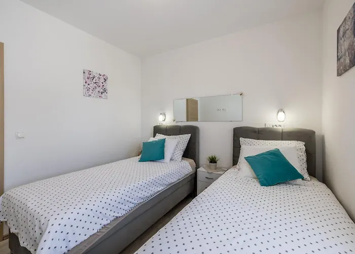 Sa Terasom 250m Od Plaze,parking,wi Fi,rostilj *