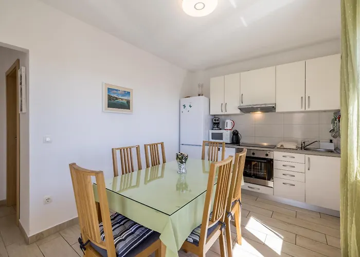 Sa Terasom 250m Od Plaze,parking,wi Fi,rostilj Διαμέρισμα *