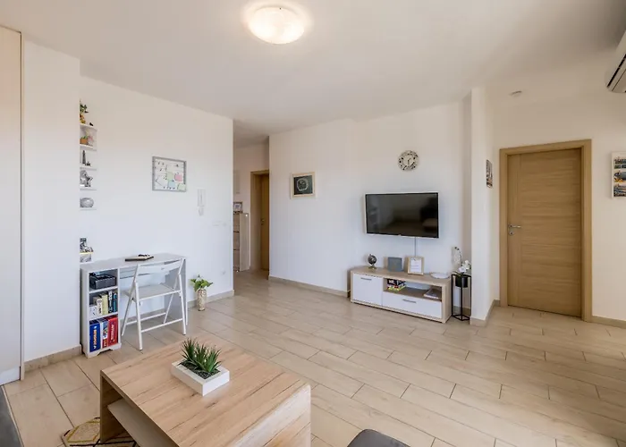 Sa Terasom 250m Od Plaze,parking,wi Fi,rostilj *