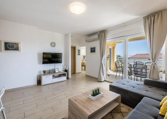 Sa Terasom 250m Od Plaze,parking,wi Fi,rostilj Διαμέρισμα *