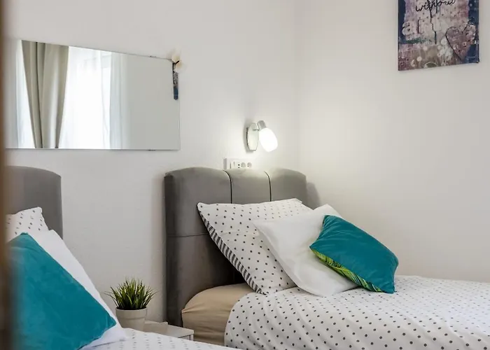 Sa Terasom 250m Od Plaze,parking,wi Fi,rostilj *