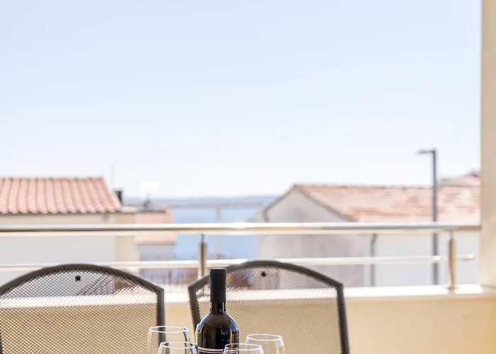 Διαμέρισμα Sa Terasom 250m Od Plaze,parking,wi Fi,rostilj