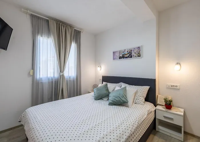 Διαμέρισμα Sa Terasom 250m Od Plaze,parking,wi Fi,rostilj *