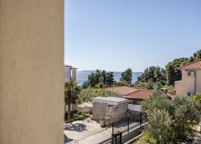 Sa Terasom 250m Od Plaze,parking,wi Fi,rostilj Τρογκίρ