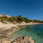 Sa Terasom 250m Od Plaze,parking,wi Fi,rostilj *