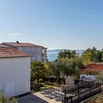 Sa Terasom 250m Od Plaze,parking,wi Fi,rostilj Apartment Trogir