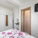 Sa Terasom 250m Od Plaze,parking,wi Fi,rostilj Apartment