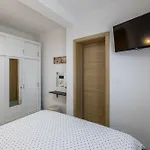 Sa Terasom 250m Od Plaze,parking,wi Fi,rostilj Apartment