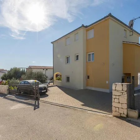 Sa Terasom 250m Od Plaze,parking,wi Fi,rostilj アパート *