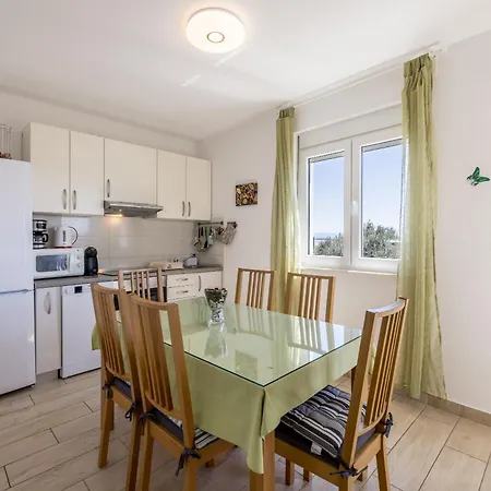 Sa Terasom 250m Od Plaze,parking,wi Fi,rostilj Apartment *