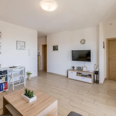 Sa Terasom 250m Od Plaze,parking,wi Fi,rostilj *
